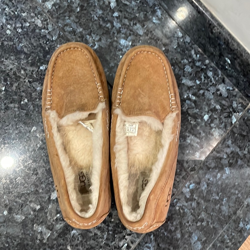 Ugg slippers size 39 EU 8 US moccasins